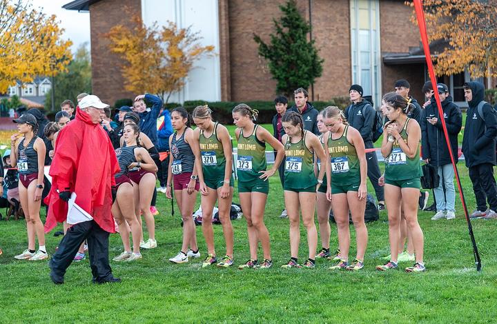 Cross country team lined up at the start